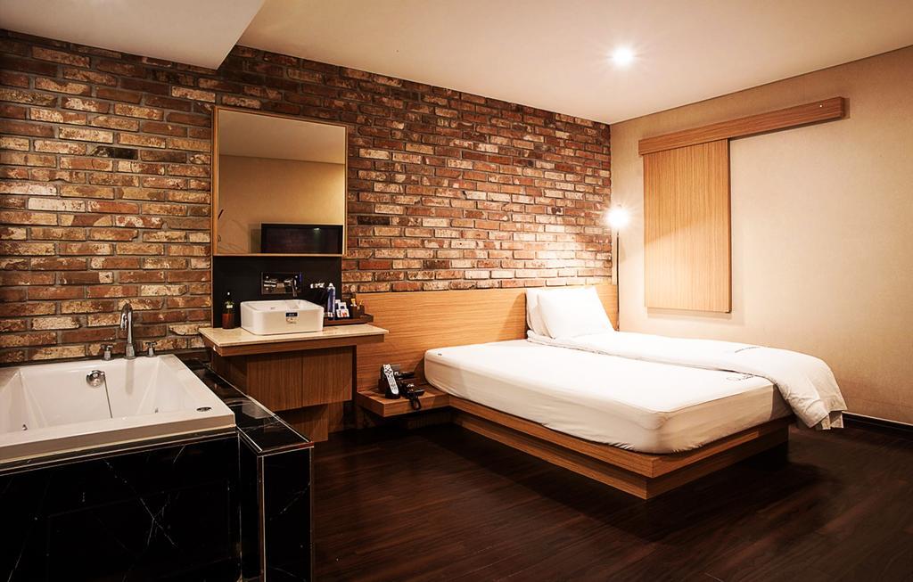 Comma Hotel ปูซาน ภายนอก รูปภาพ