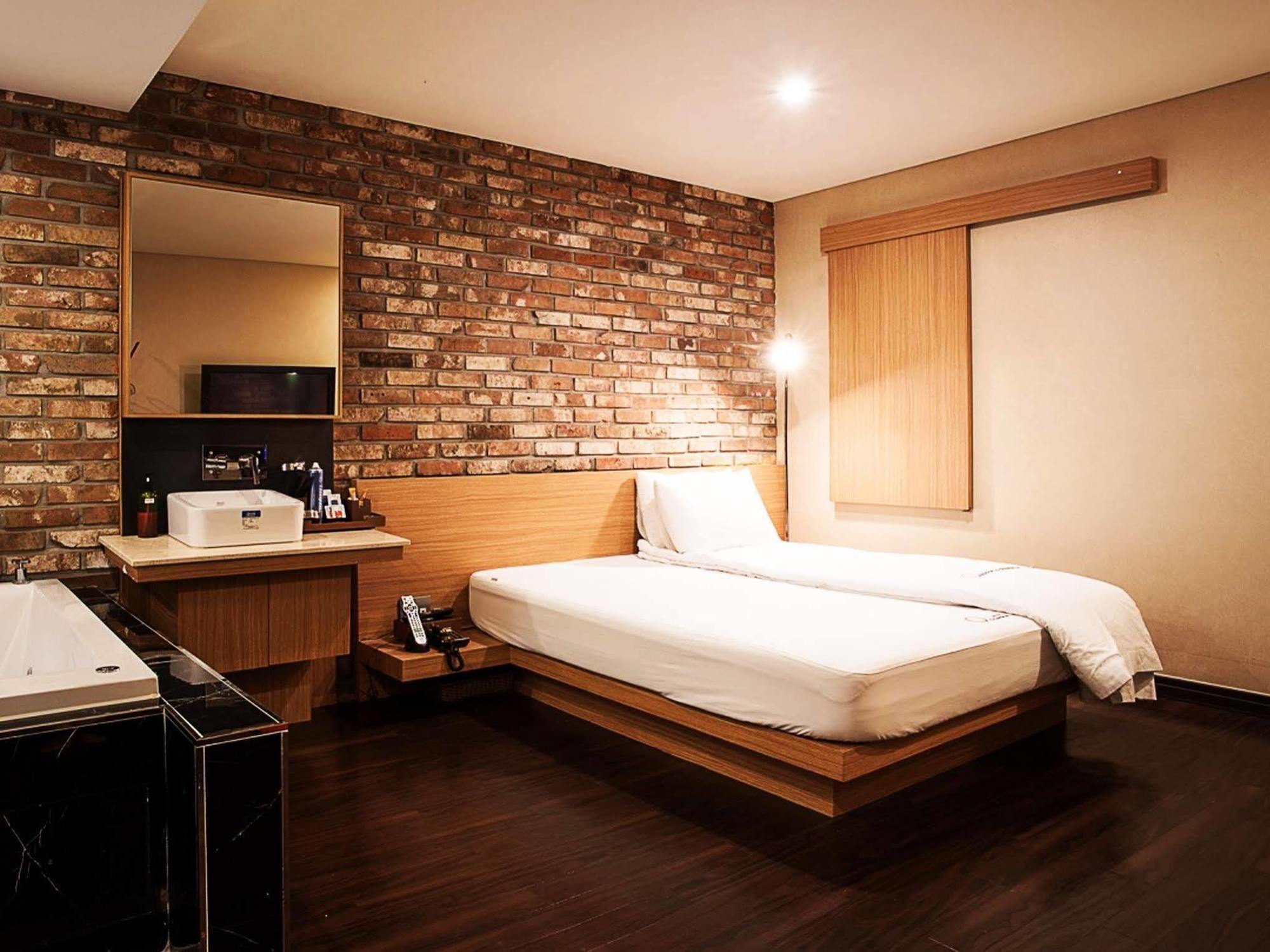 Comma Hotel ปูซาน ภายนอก รูปภาพ