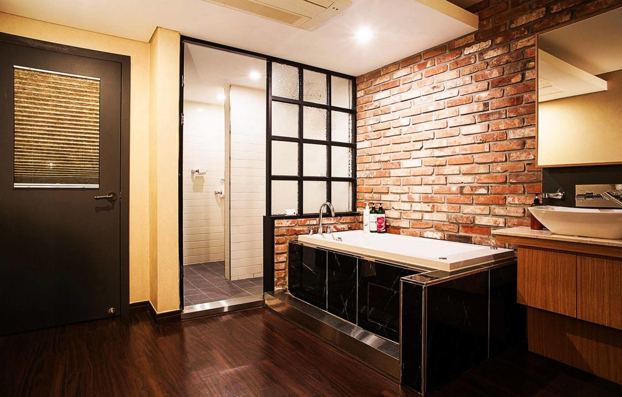 Comma Hotel ปูซาน ภายนอก รูปภาพ