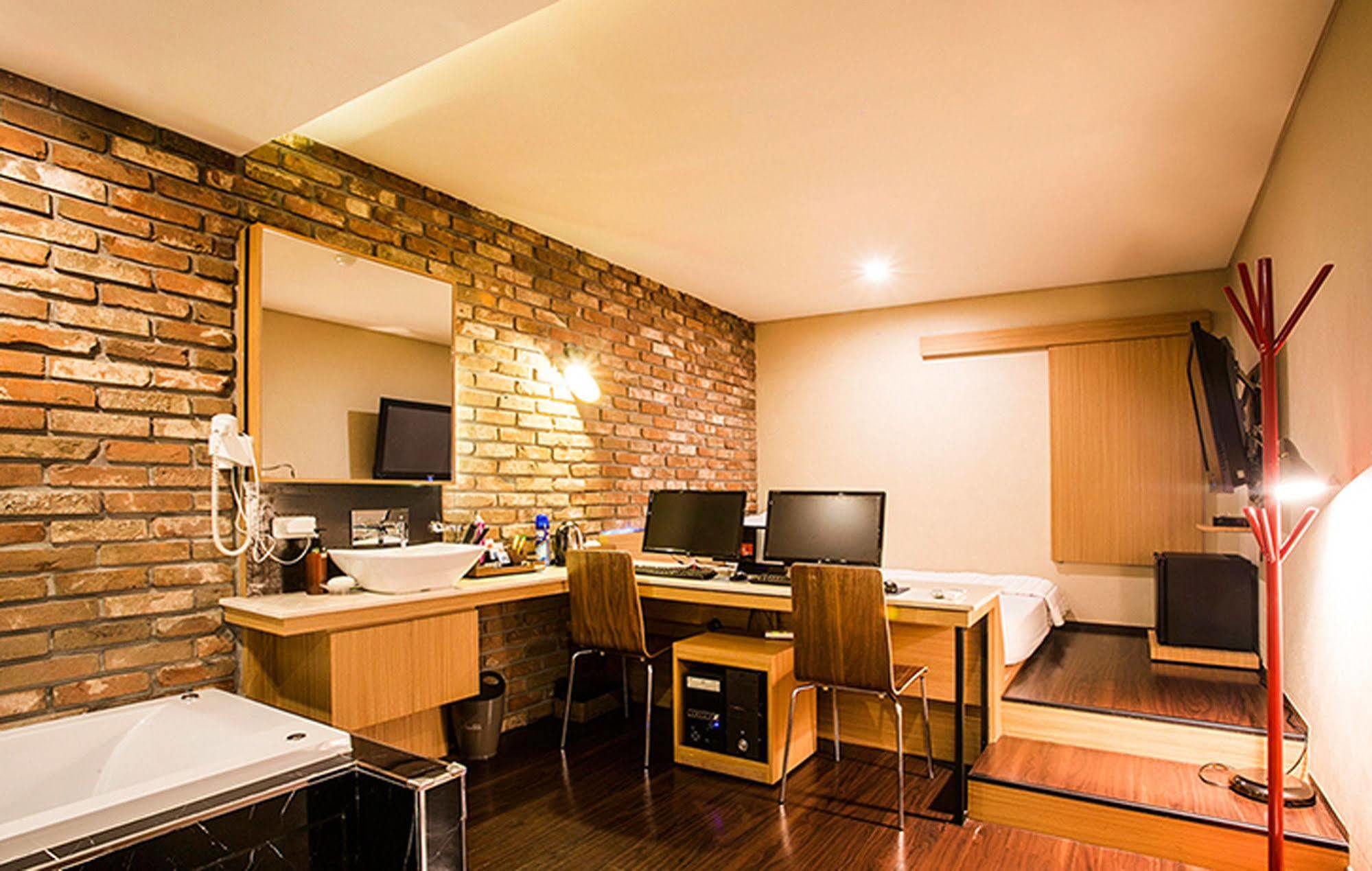 Comma Hotel ปูซาน ภายนอก รูปภาพ
